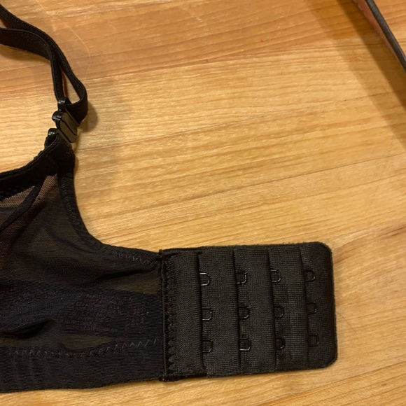 Black Victoria’s Secret 36DDD Bra - Picture 3 of 5